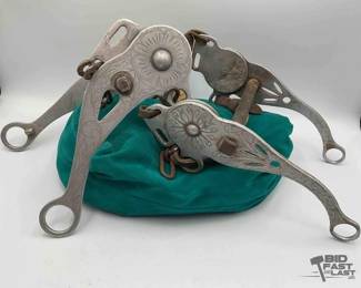 372  2 Vintage mechanical hackamore bits  1 Crockett, 1 Results 