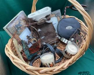 827  Basket of western decor 