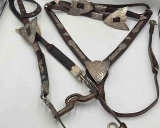 450 Antique Vogt silver arrowhead headstall, bit and matching breast collar set with bridle bag