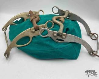 362  2 vintage Quick bits 