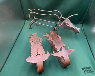 672  Western wine bottle holder and wall hangers 