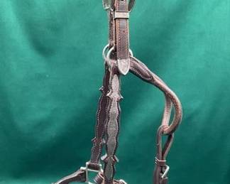 426  Vintage sterling silver engraved show halter 