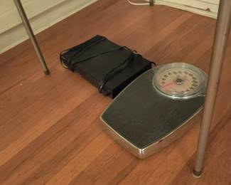 bathroom scale 