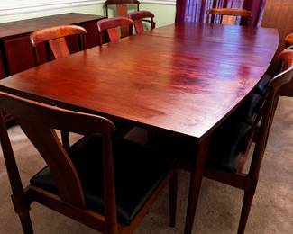 Fabulous Mid Century Broyhill Dining Room Table and Chairs