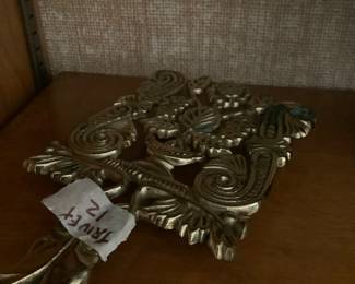 Heavy  brass  trivet 6