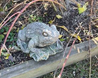 Garden Toad Statue 