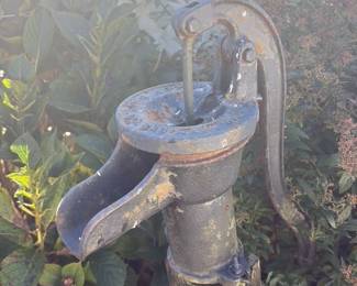 Antique Cast Iron Hand Water pump 