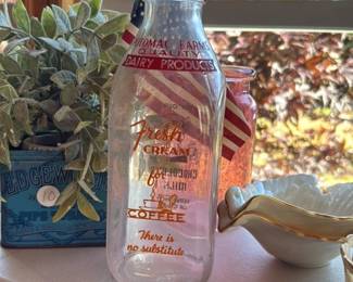 Vintage Potomac Farms Dairy Products Glass Milk Bottle 