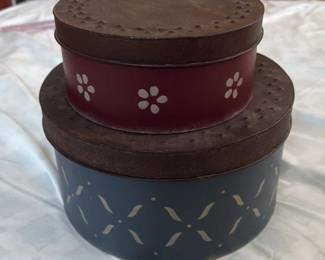 Set of 3 Nesting Tins with Folk Art Decoration 