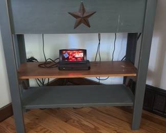 Primitive Farmhouse Style Side Table with Star Accent 