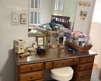 Vintage desk/vanity