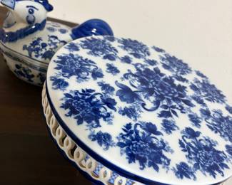 Flow Blue Cake Stand