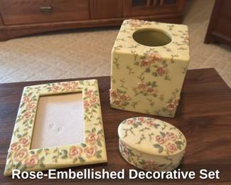 Rose Embellished Decorative Set