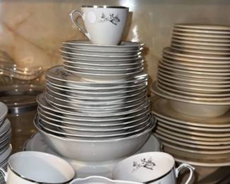 Chodziez Porcelain Tea Set