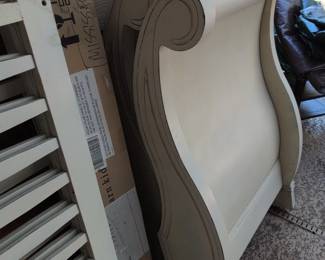 Pottery Barn Kids convertible crib and toddler bed - needs hardware