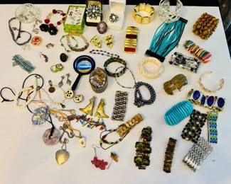 100s and 100s of great jewelry pieces to peruse