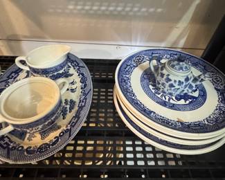 Vintage 1950 Blue Willow Pattern Plates and dishes