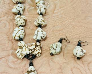 VTG White howlite necklace with earrings.
