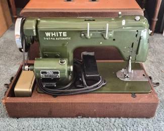5 WhiteZigZagAutomaticSewingMachineGreenEnamelwithCase