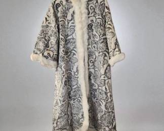 164 WinterWeddingEnsembleTapestryCapeFurTrimmedDress