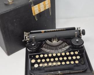 11 UnderwoodStandardPortableTypewriter