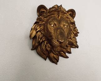 hanging lion decor