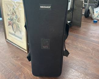 Neewer professional carrying case for lighting and camera equipment