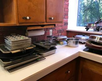 Baking and cooking pans and pots