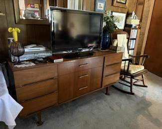 Great condition entertainment center or dresser.  A matching chest is also pictured (located in a bedroom).