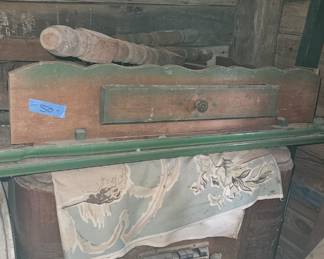Enamel top table has 4 legs