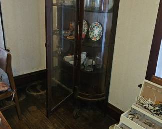 one piece glass not in cabinet but we have it