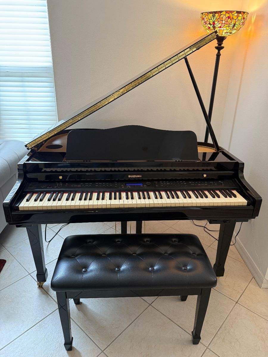 Suzuki GP7 Digital Piano w/bench