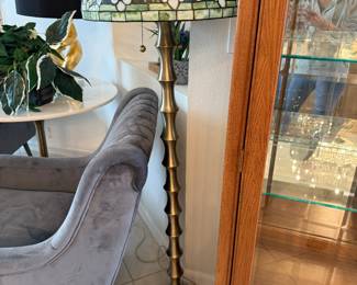 Floor lamp w/Tiffany-style lamp shade