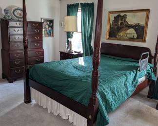 White Queen Poster Bed