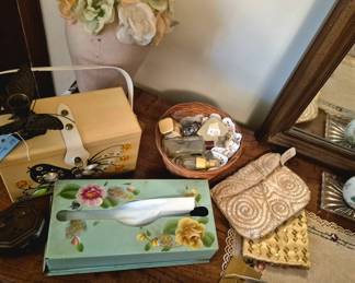 Vintage Enid Collins of Texas Box Purse