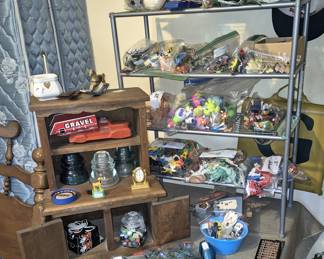 Bag lots of cowbowys & indians, astronauts, army men