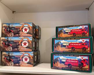 Texaco Collectors Series 14: 1917 Maxwell Touring Car & 1949 White Tilt Cab Tank Truck (Locking Bank with Key) Die Cast Metal Collectors' Series #13