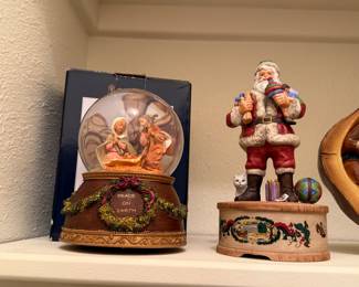 Fontanini Snow Globe (Music Box), Santa Music Box