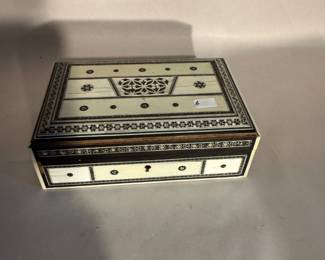 Inlaid box