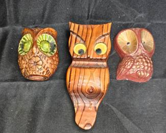 2 Vtg Owl Wall Hangings & 1 Wood Owl Pepper Shaker