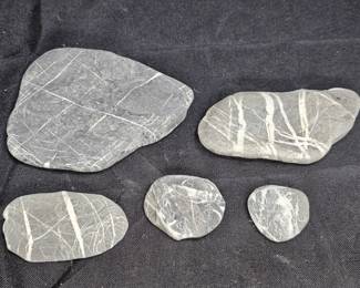 5 Wishing Stones (Veined Rocks)