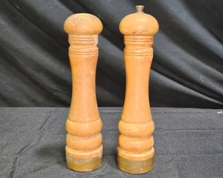 Vtg MCM Solid Wood Pepper Mill & Salt Shaker Set