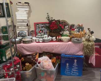 Lots of Christmas Items
