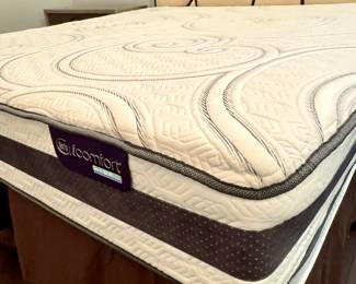 $400 - Serta king i-comfort mattress and box spring. VERY clean! Medium firmness.