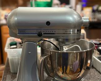 Barely if ever used 5QT Kitchenaid Mixer.  Superb shape!