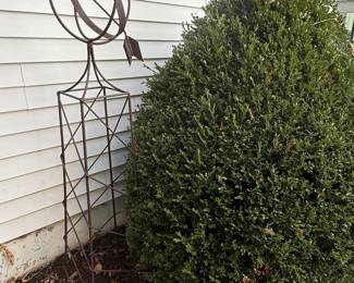 I love this yard ornament 