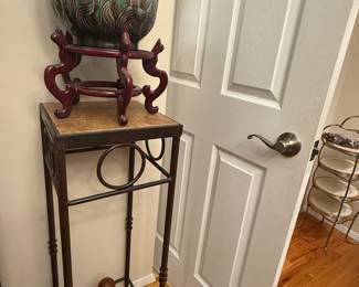 Sturdy and Solid plant stands with ceramic planter