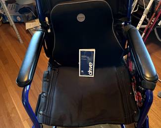 Driver wheelchair, in excellent condition, with book, and we have accessories that go with!