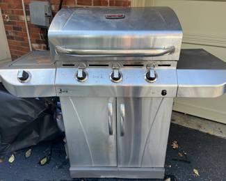 Commercial Infrared Char-Broil gas grill with tank...awesome!