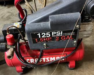 Craftsman 125 PSI 2 Gallon portable air compressor... You know it works great...it's a Craftman!